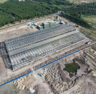 Pabrik gudang logistik bengkel industri bangunan rangka baja rakitan baut prefabrikasi dengan skylight lantai mezzanine balok derek dan sistem drainase untuk konstruksi industri